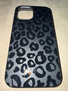 Casely Into the Wild black leopard iPhone 12 Pro Max bold MagSafe case